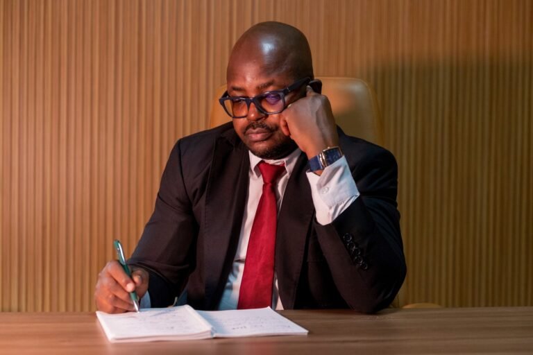 Jean Cyrille Bado — Au travail, bureau