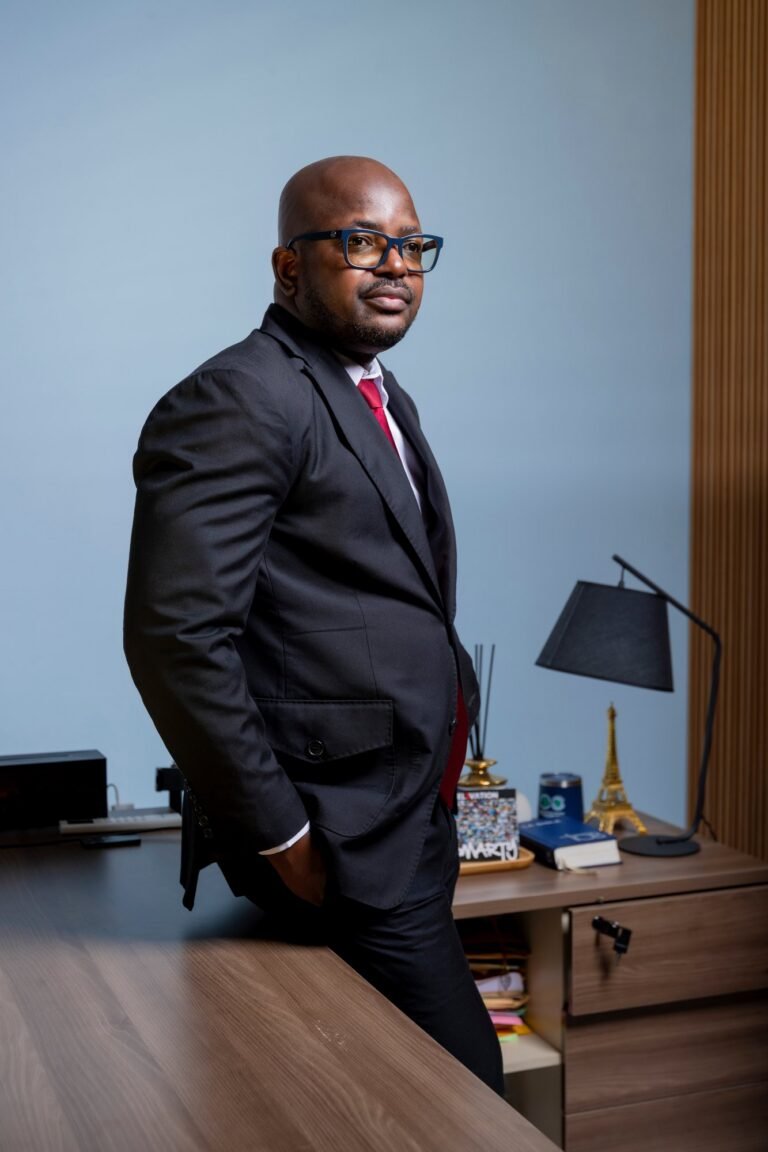 Jean Cyrille Bado — Portrait de bureau