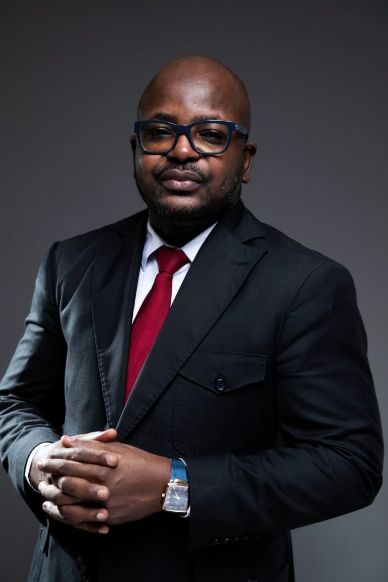 Jean Cyrille Bado — Portrait officiel, studio