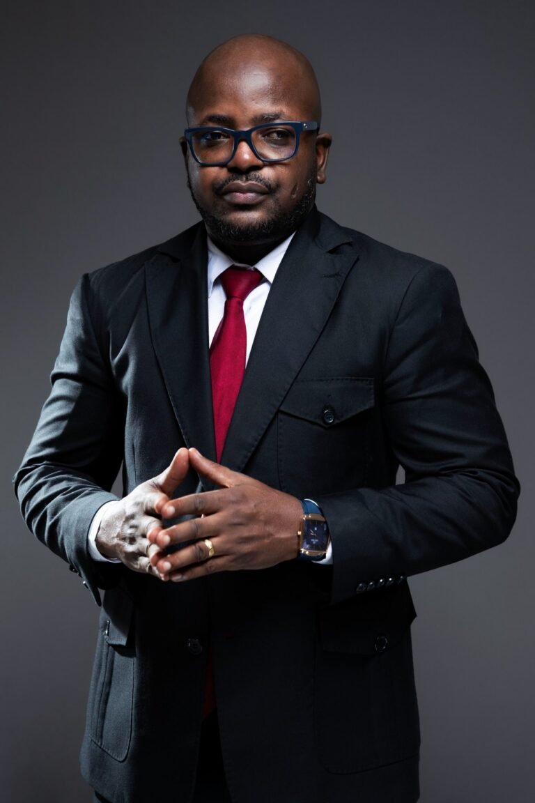 Jean Cyrille Bado — Portrait officiel, studio