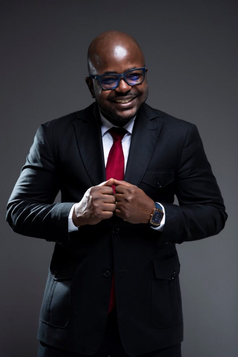 Jean Cyrille Bado — Portrait officiel, studio