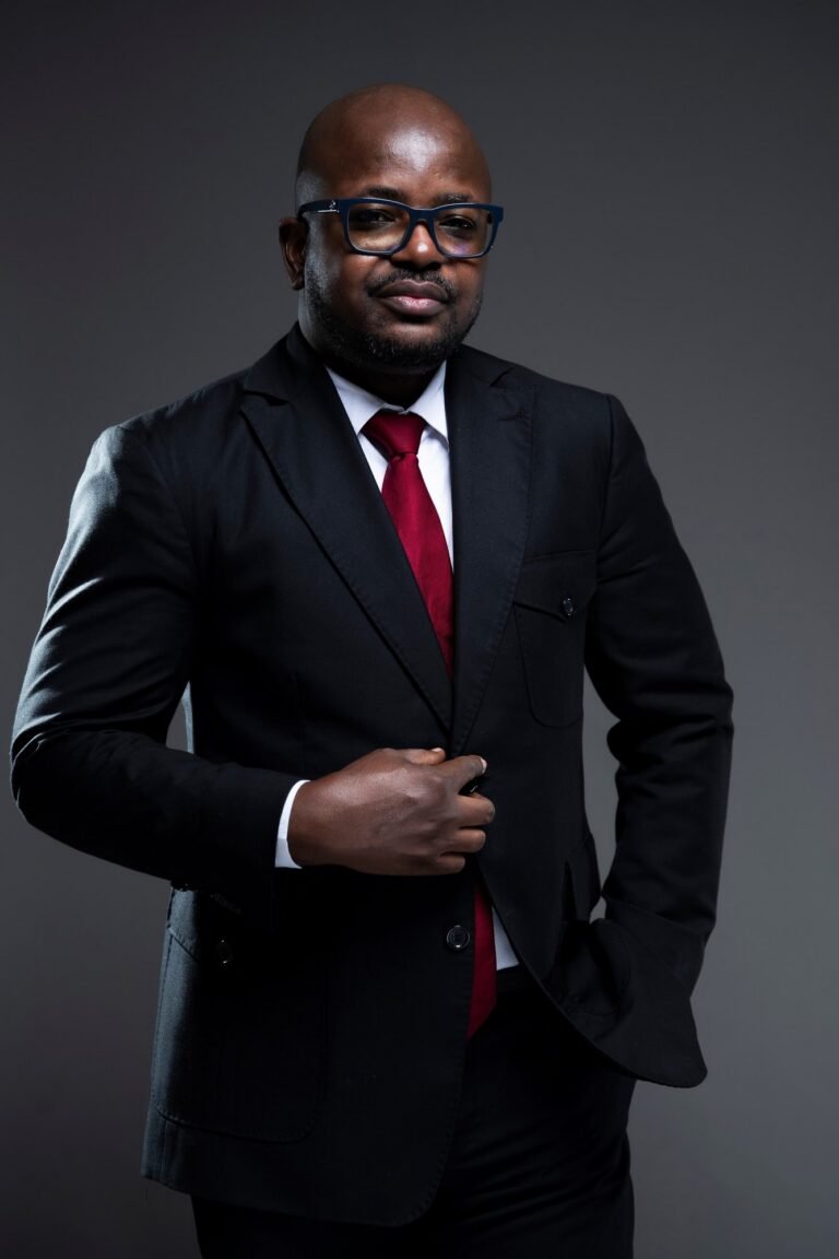 Jean Cyrille Bado — Portrait officiel, studio