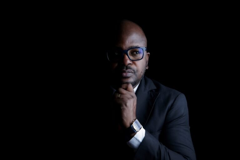 Jean Cyrille Bado — Portrait, clair-obscur