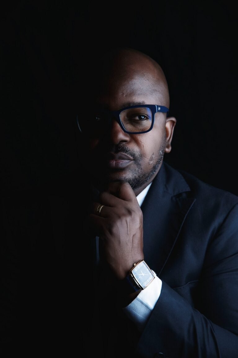 Jean Cyrille Bado — Portrait, clair-obscur